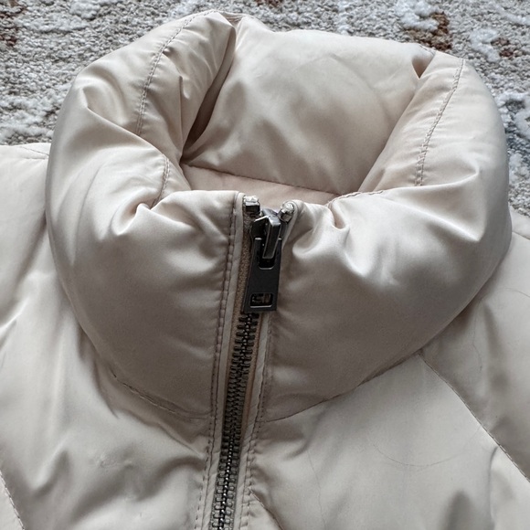 Zara Women's Beige Puffer Jacket - Picture 2 of 10